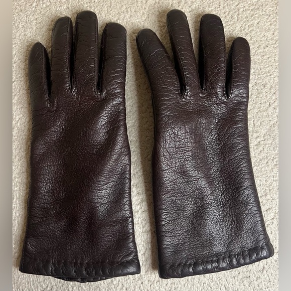 Cashmere Lined Full-Grain Leather Gloves | Quiet Luxury - Picture 8 of 16